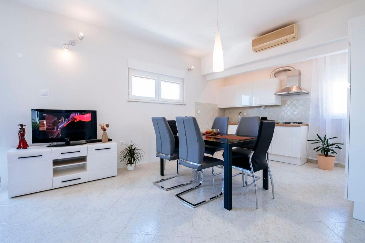 زادار Bayshore Apartment المظهر الخارجي الصورة